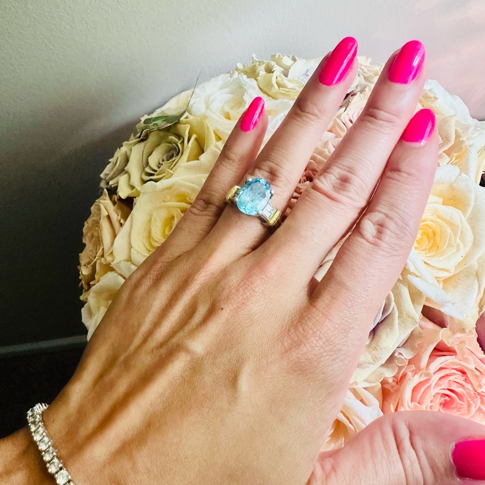 Elegant Gold and Blue Gemstone Ring